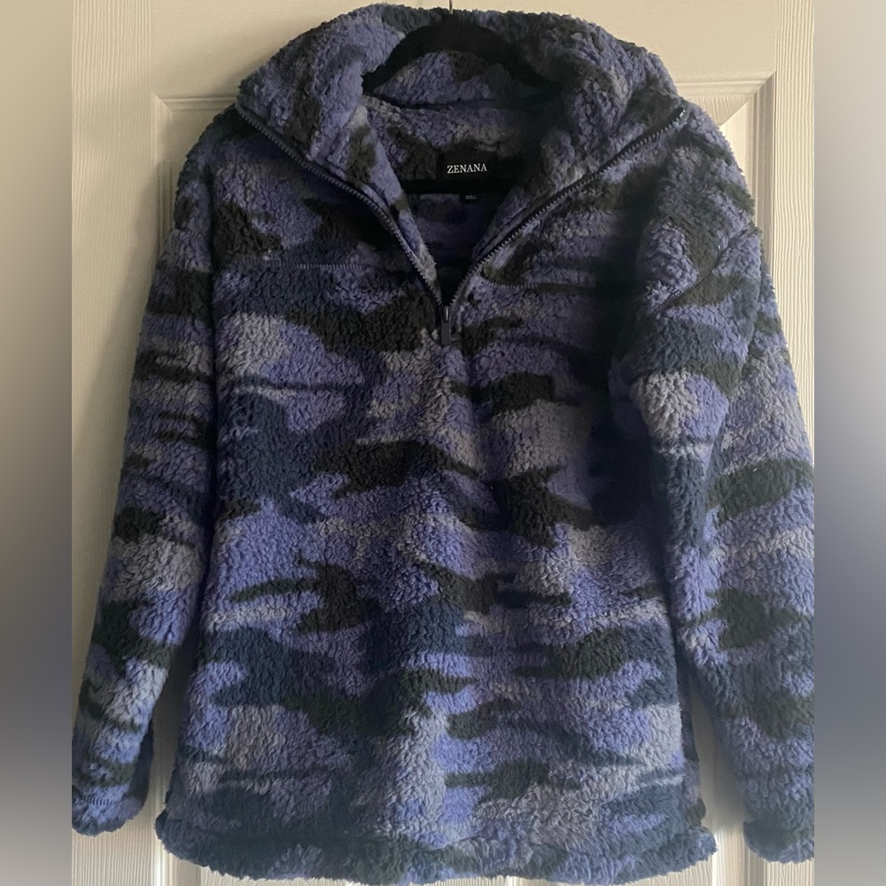 Zenana Sherpa blue camouflage zip neck pull over with pockets.